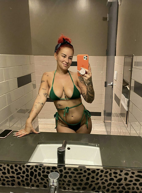 Naakte gelekte OnlyFans-foto van Tinze