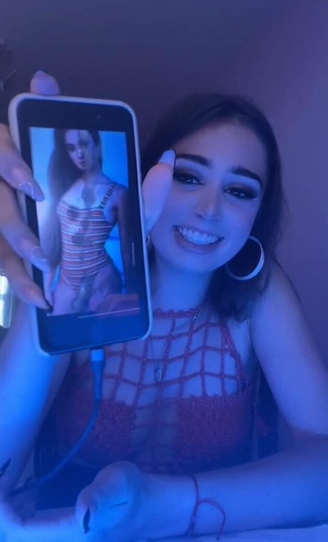 Naakte gelekte OnlyFans-foto van Lisi