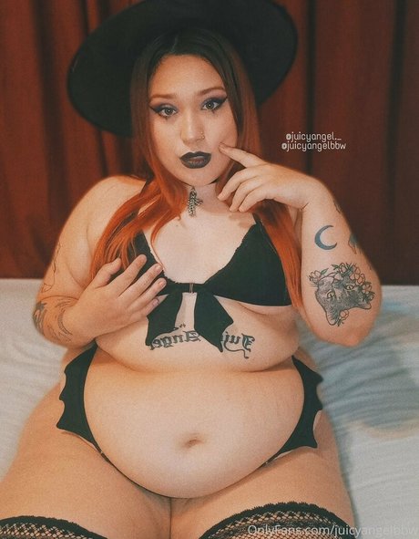 Naakte gelekte OnlyFans-foto van Juicyangelbbw