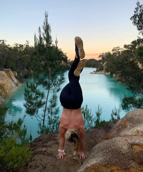 Naakte gelekte OnlyFans-foto van Racharmstrong Aussie
