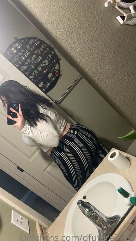 Naakte gelekte OnlyFans-foto van Dfuture7786