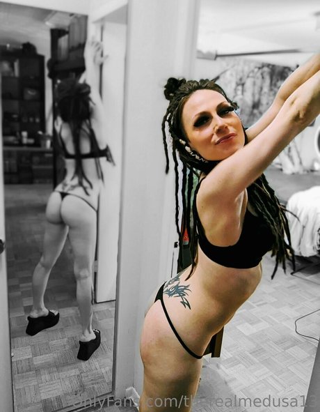 Naakte gelekte OnlyFans-foto van Therealmedussa