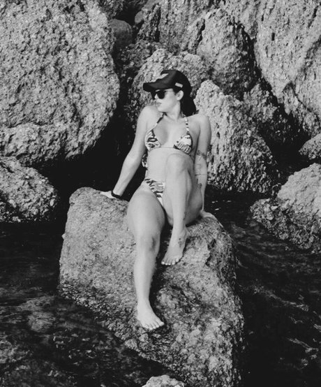Naakte gelekte OnlyFans-foto van Juju Bellini