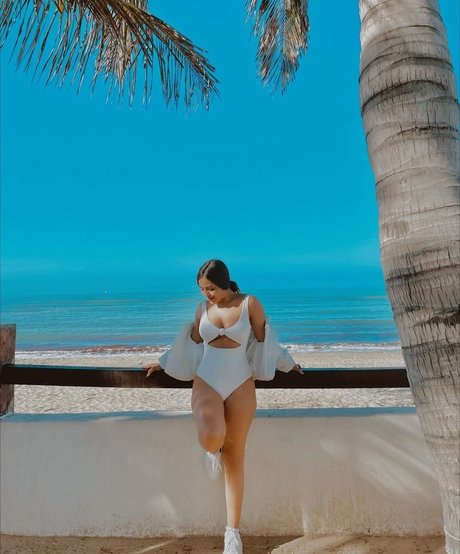 Naakte gelekte OnlyFans-foto van Frida Najera