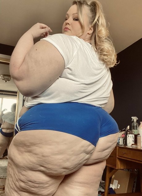 Naakte gelekte OnlyFans-foto van Ssbbwroxxie
