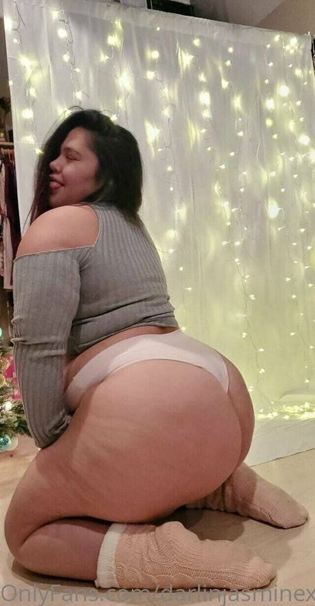 Naakte gelekte OnlyFans-foto van Darlinjasminexxx