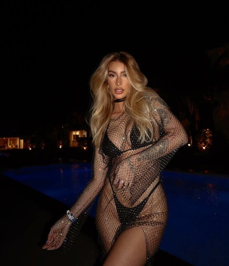 Naakte gelekte OnlyFans-foto van Vitoria Mondoni