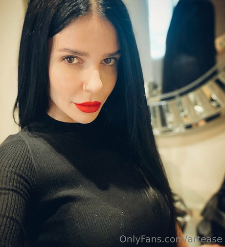 Naakte gelekte OnlyFans-foto van Artease