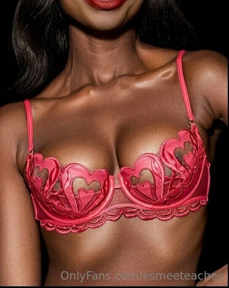 Naakte gelekte OnlyFans-foto van Esmeeteaches