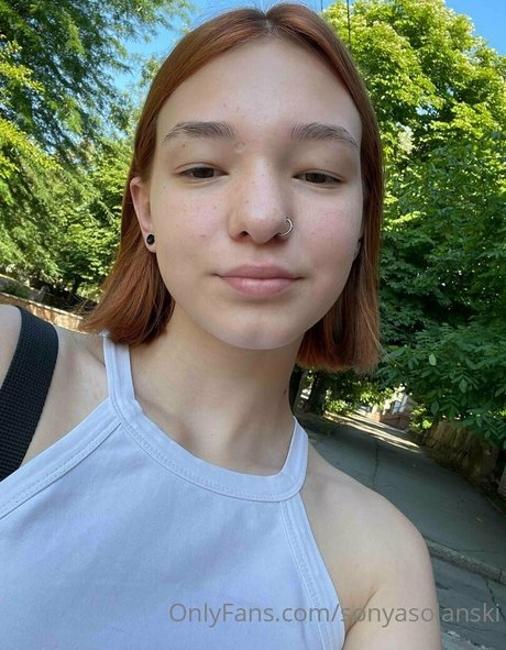 Naakte gelekte OnlyFans-foto van Sonyasolanski