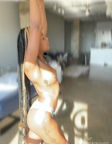 Naakte gelekte OnlyFans-foto van Pressuremodelsexplicit