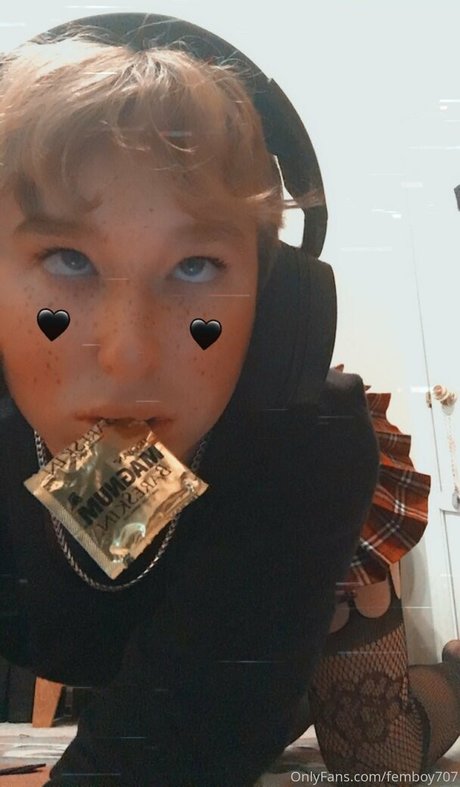 Naakte gelekte OnlyFans-foto van Femboy707