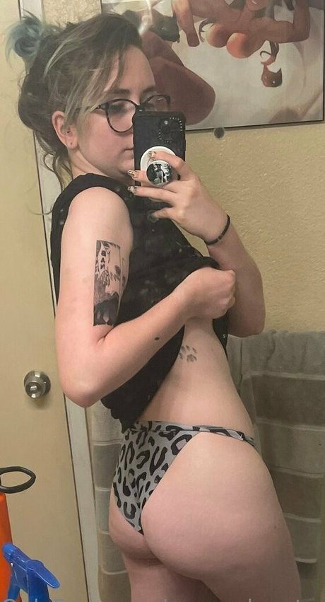 Naakte gelekte OnlyFans-foto van Mscadventures