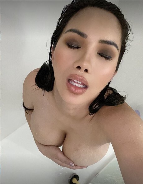 Naakte gelekte OnlyFans-foto van Xena Kai