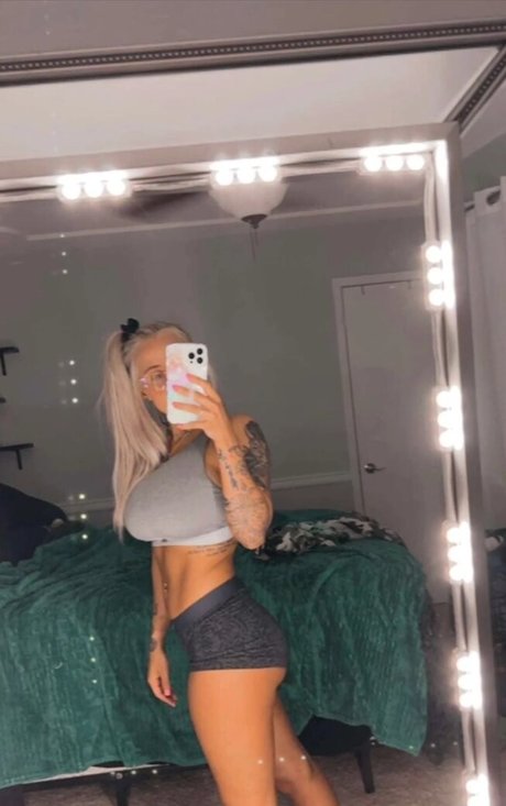 Naakte gelekte OnlyFans-foto van Audieeblondie