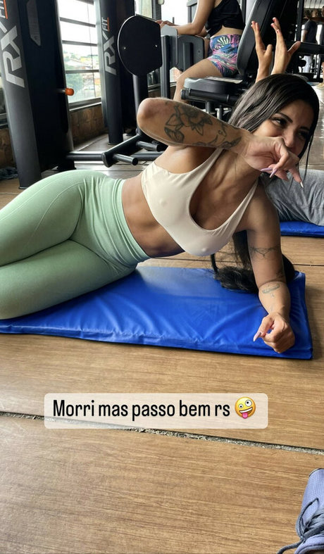 Naakte gelekte OnlyFans-foto van Aline Carvalho