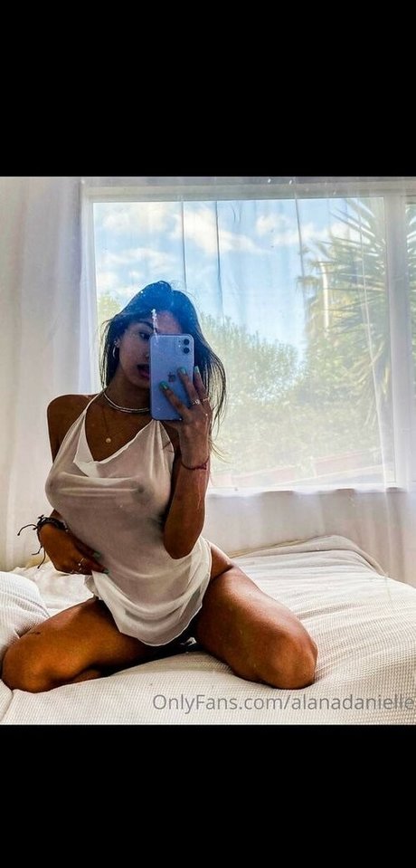 Naakte gelekte OnlyFans-foto van Alanadv