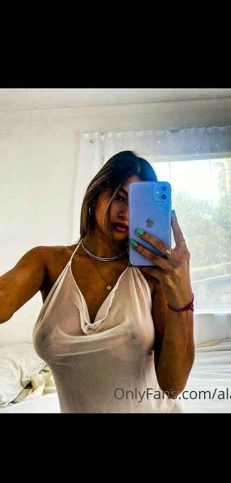 Naakte gelekte OnlyFans-foto van Alanadv
