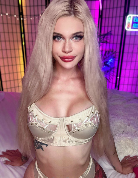 Naakte gelekte OnlyFans-foto van Virtual Lady