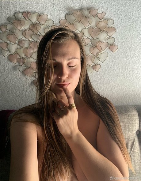 Naakte gelekte OnlyFans-foto van Xokenzielovexo