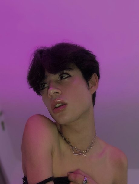 Naakte gelekte OnlyFans-foto van Yairestradah