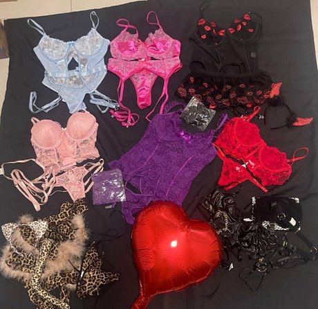 Naakte gelekte OnlyFans-foto van Thebeautyofsmoking