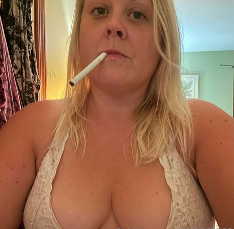 Naakte gelekte OnlyFans-foto van Smokybrookeb