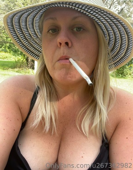 Naakte gelekte OnlyFans-foto van Smokybrookeb