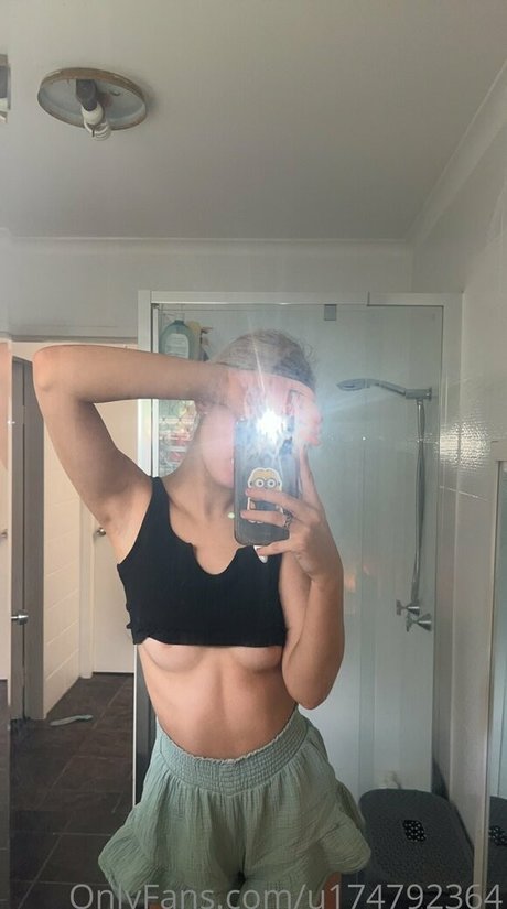 Naakte gelekte OnlyFans-foto van Shaniasand