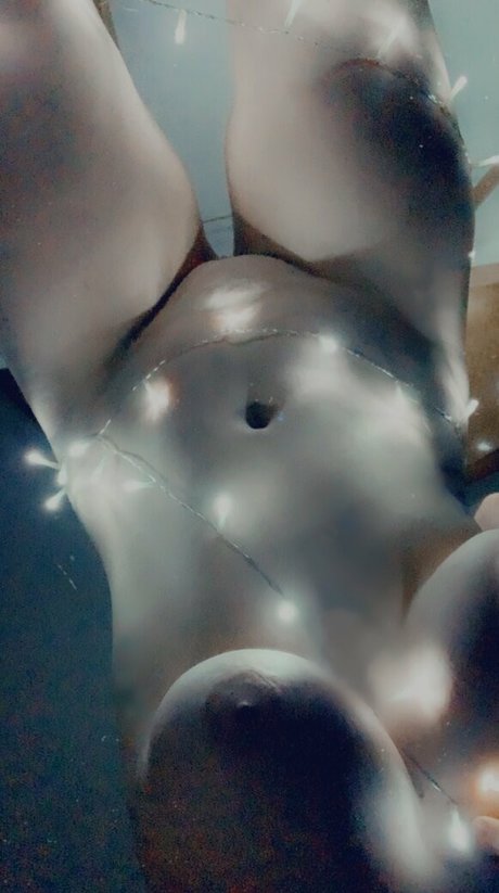 Naakte gelekte OnlyFans-foto van Lovelola1463