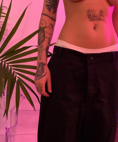 Naakte gelekte OnlyFans-foto van Velvetears
