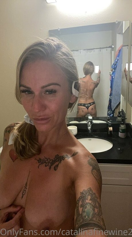 Naakte gelekte OnlyFans-foto van Catalinafinewine2023