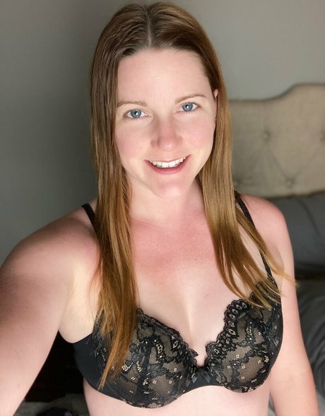 Naakte gelekte OnlyFans-foto van Bootyshortsgirl