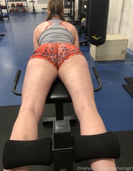 Naakte gelekte OnlyFans-foto van Bootyshortsgirl