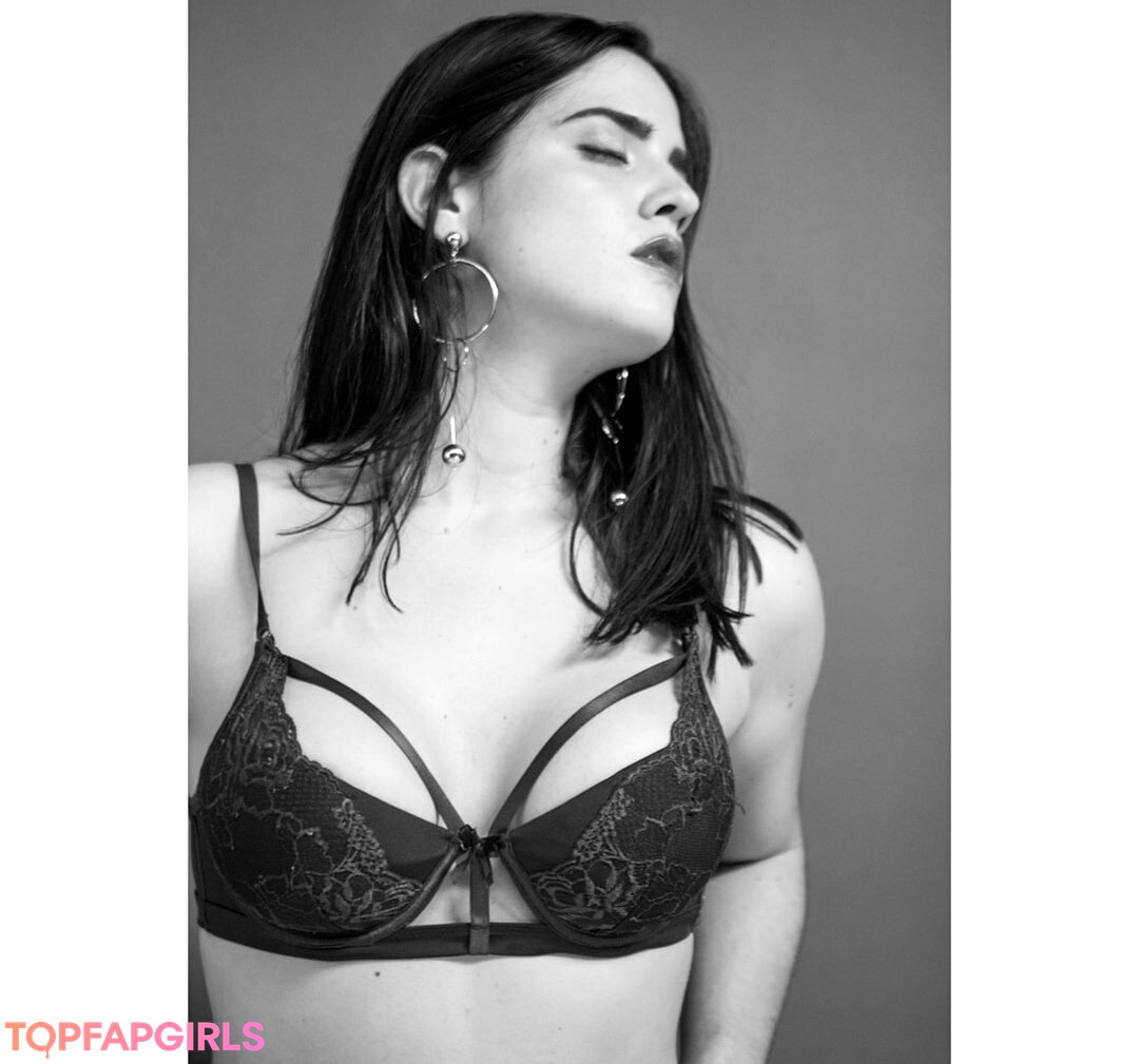 Naakte gelekte OnlyFans-foto van Ophelie Rullier #1066