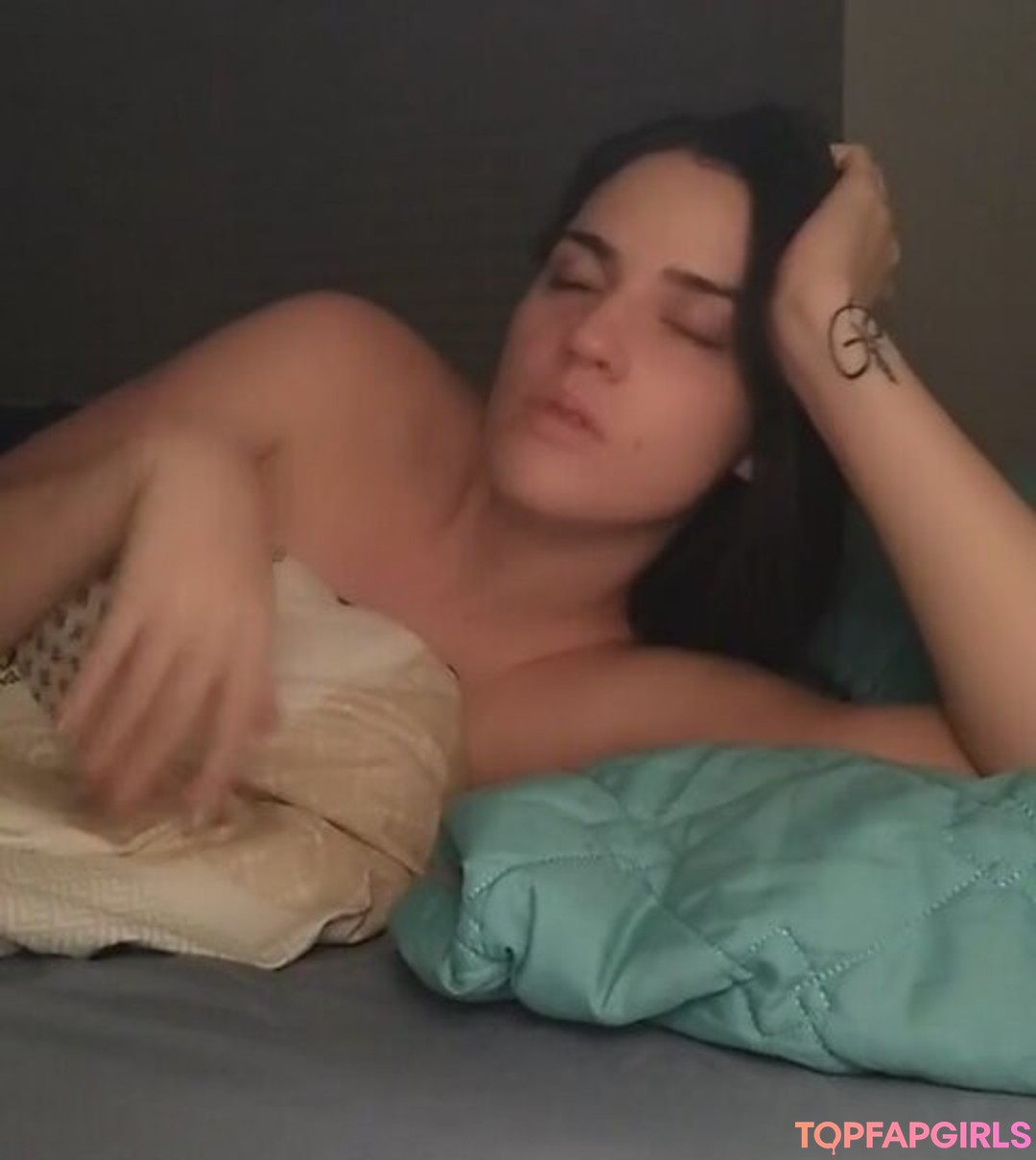 Naakte gelekte OnlyFans-foto van Ophelie Rullier #1154