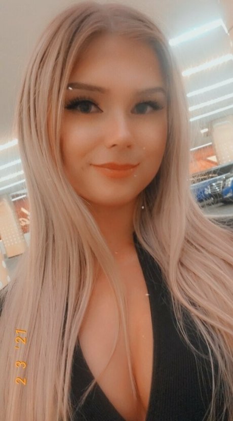 Naakte gelekte OnlyFans-foto van Fitbunbabe