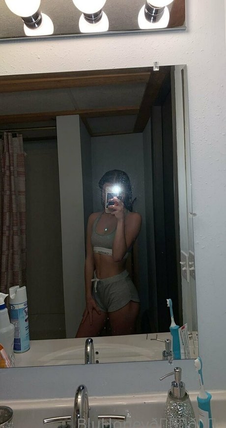Naakte gelekte OnlyFans-foto van Blufire999