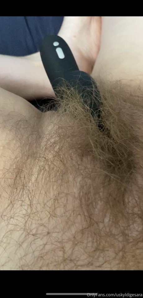 Naakte gelekte OnlyFans-foto van Uskyldigesara