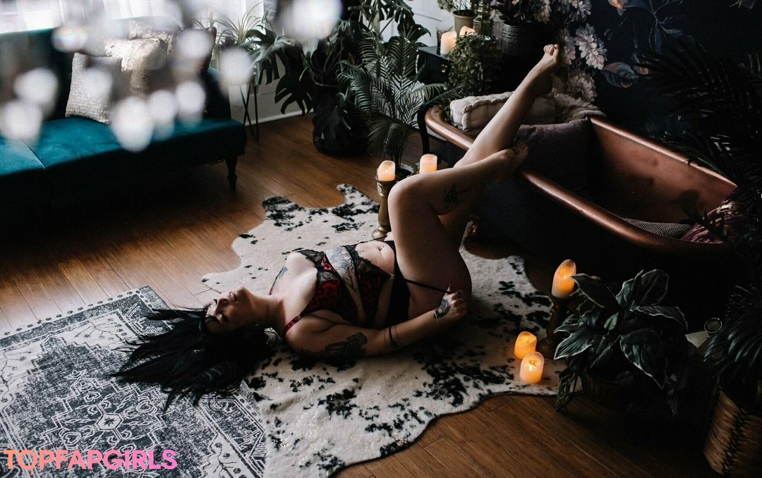 Naakte gelekte OnlyFans-foto van Raeofgothiccsunshine #34 Naakte gelekte OnlyFans-foto van Raeofgothiccsunshine #34