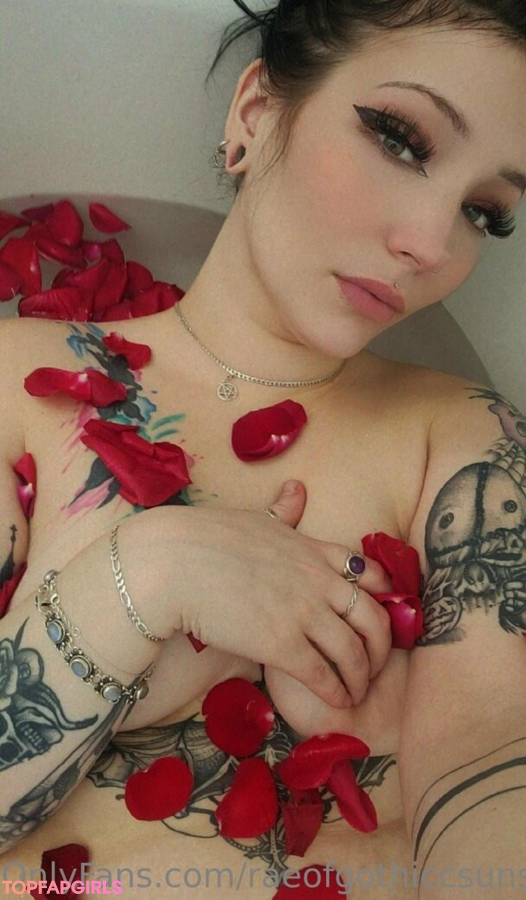 Naakte gelekte OnlyFans-foto van Raeofgothiccsunshine #53 Naakte gelekte OnlyFans-foto van Raeofgothiccsunshine #53