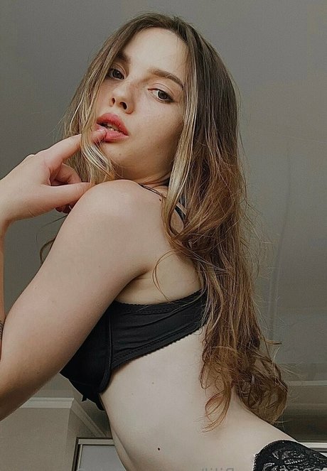 Naakte gelekte OnlyFans-foto van Liliflower2002