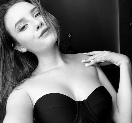 Naakte gelekte OnlyFans-foto van Liliflower2002