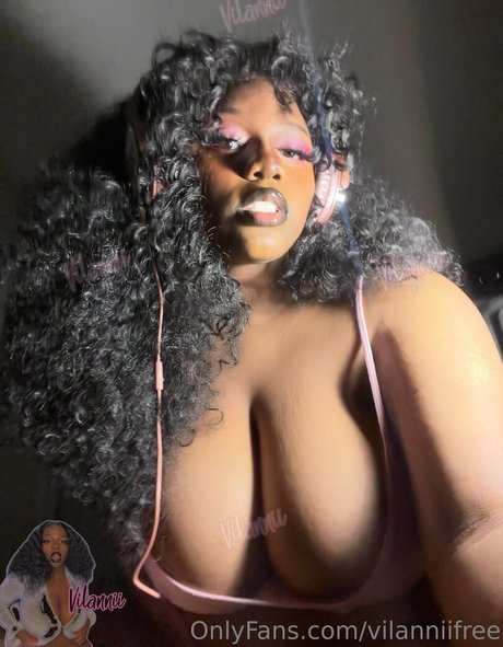 Naakte gelekte OnlyFans-foto van Vilanniifree