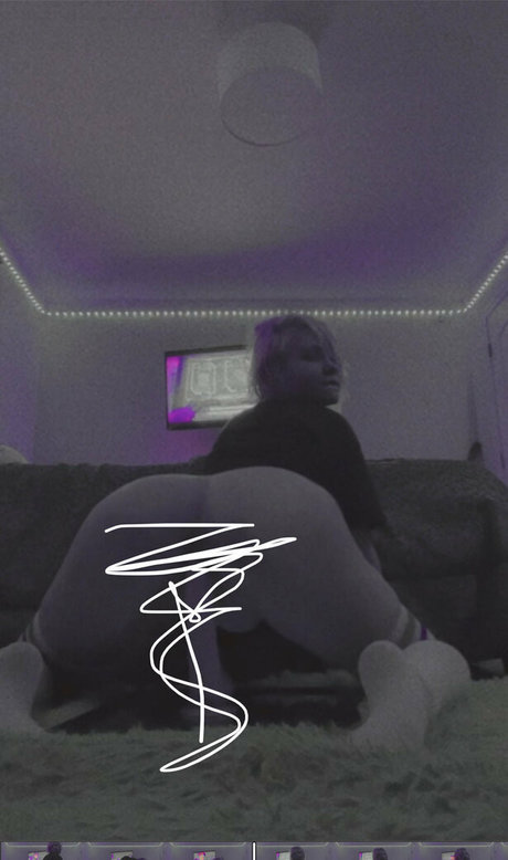 Naakte gelekte OnlyFans-foto van Suxx2suk