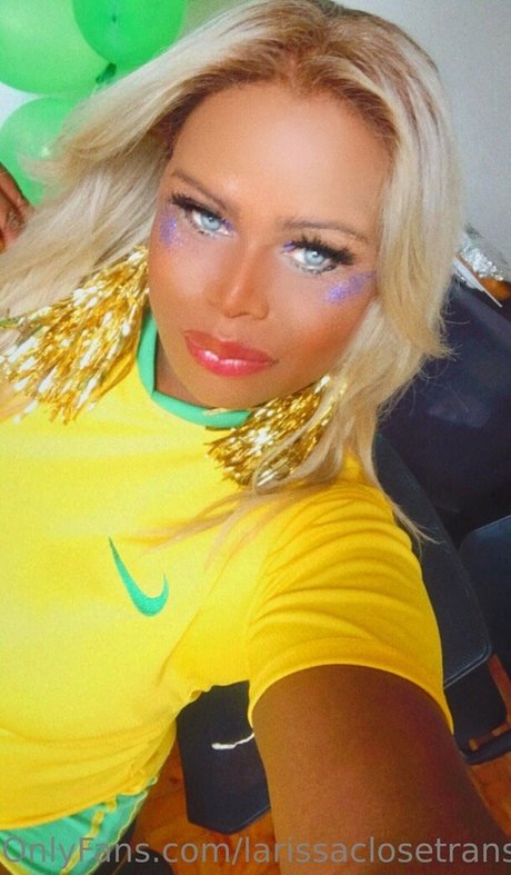 Naakte gelekte OnlyFans-foto van Larissa Close