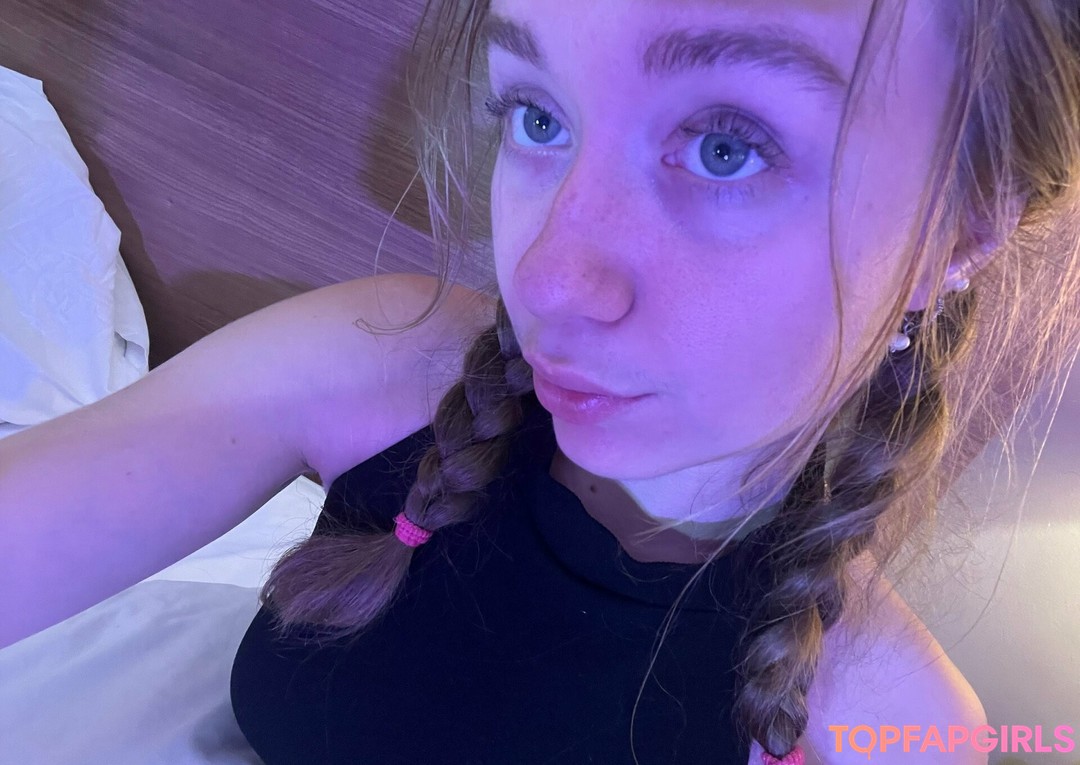 Naakte gelekte OnlyFans-foto van Brycesgfelle #9 Naakte gelekte OnlyFans-foto van Brycesgfelle #9