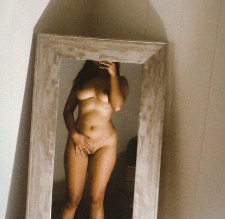 Naakte gelekte OnlyFans-foto van Lanahoku