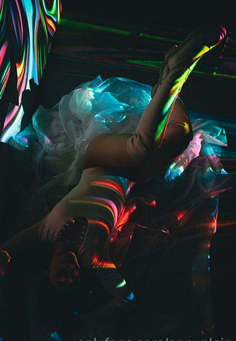 Naakte gelekte OnlyFans-foto van Annyplein