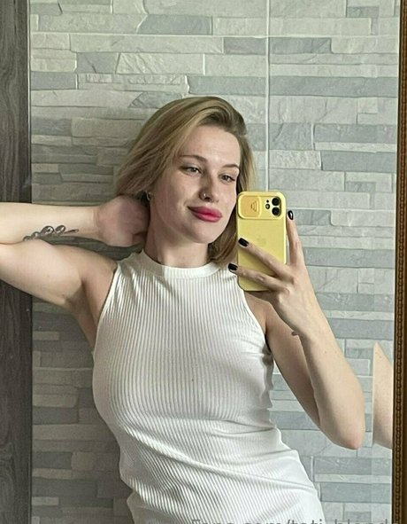 Naakte gelekte OnlyFans-foto van Tatiblonde